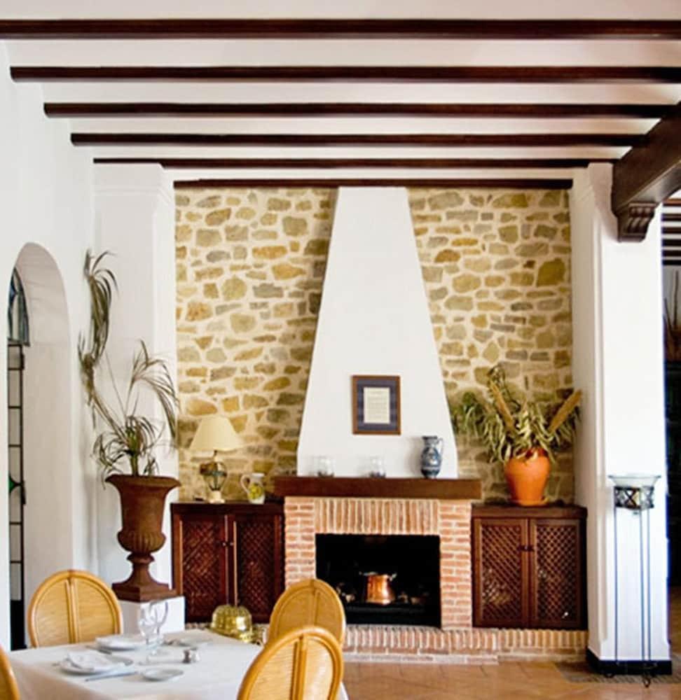 Dona Lola Zahara 4* Zahara de los Atunes