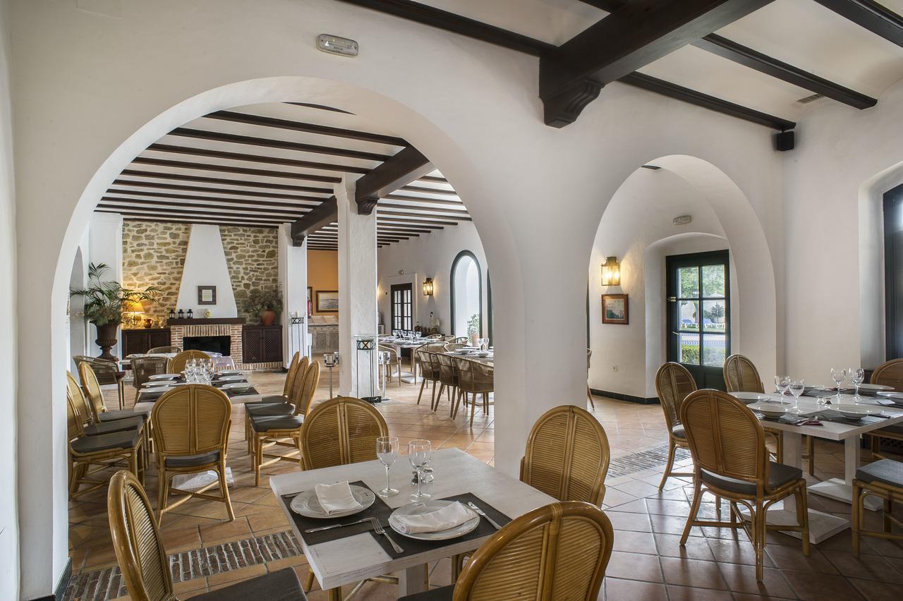 Hotel Dona Lola Zahara 4*