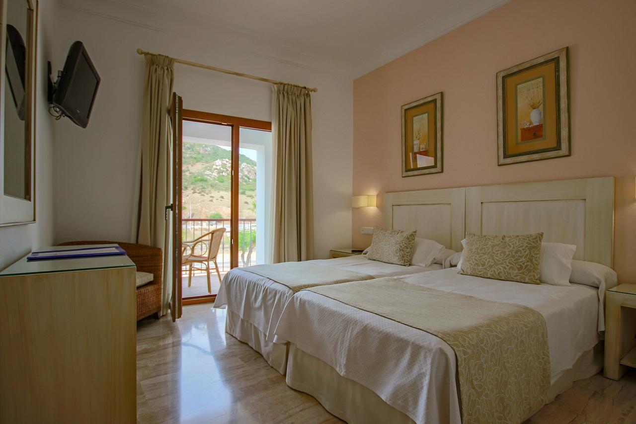 Dona Lola Zahara Hotel