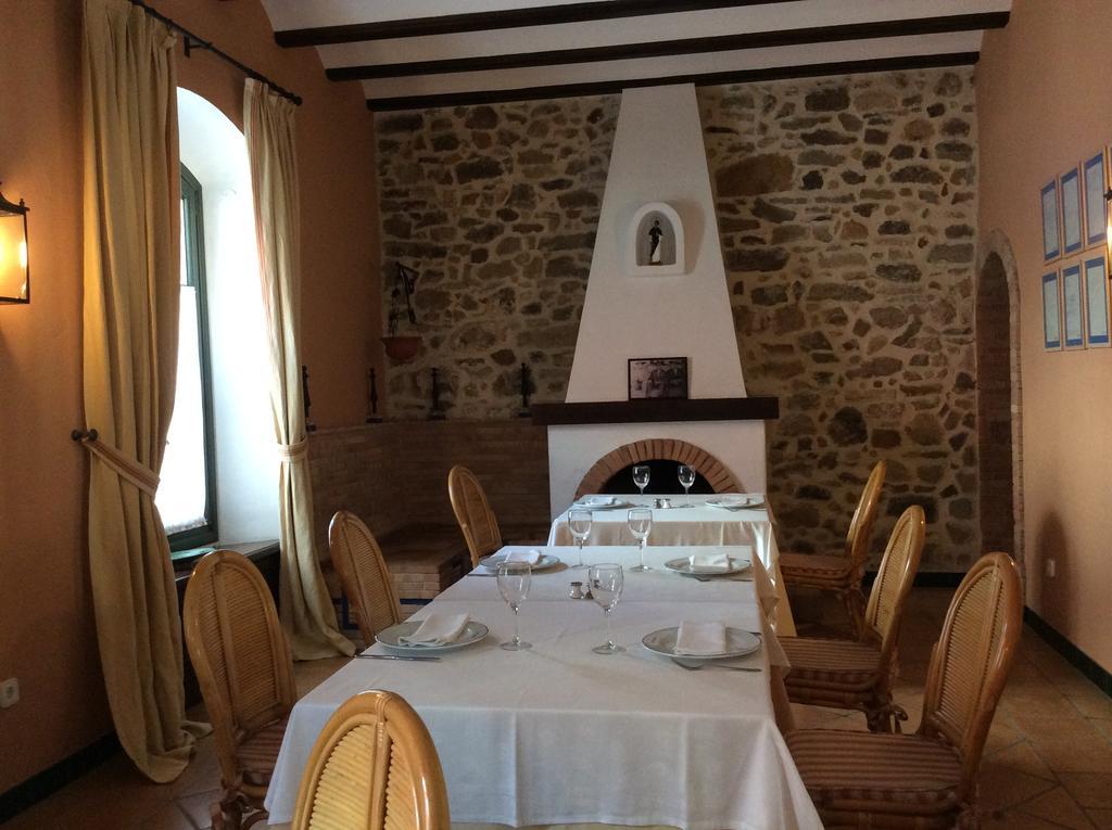 Hotel Dona Lola Zahara 4*