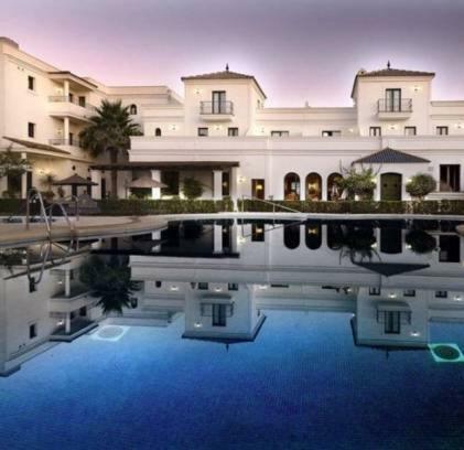 Dona Lola Zahara Hotel