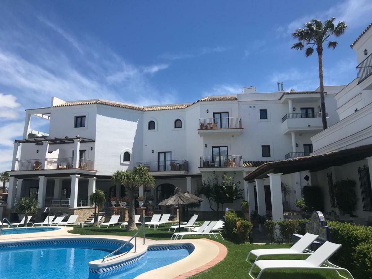 Dona Lola Zahara Hotel