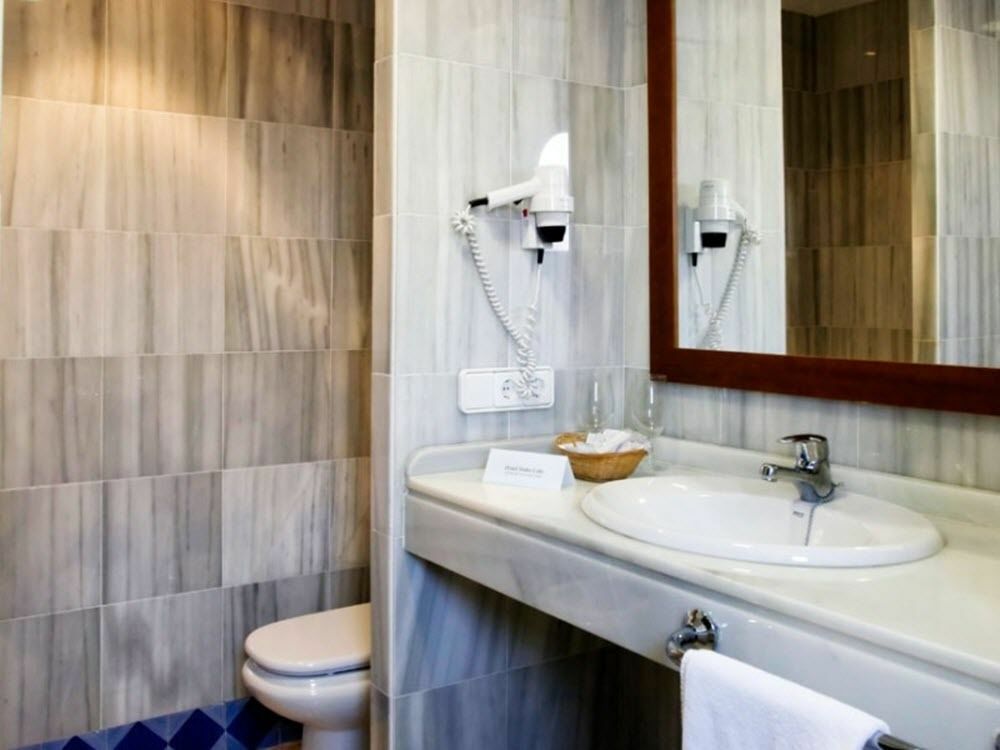 Dona Lola Zahara Hotel 4*