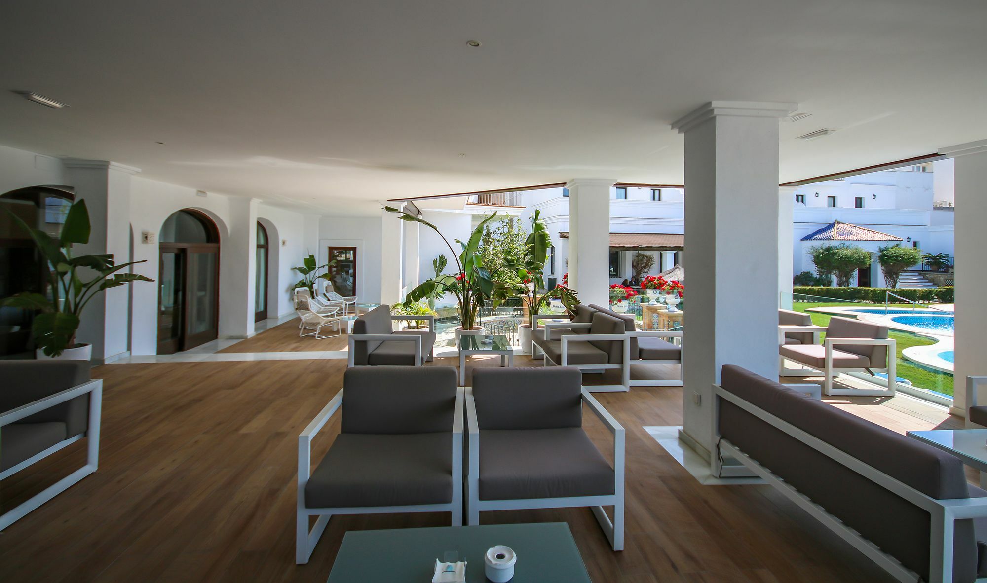 Dona Lola Zahara Hotel