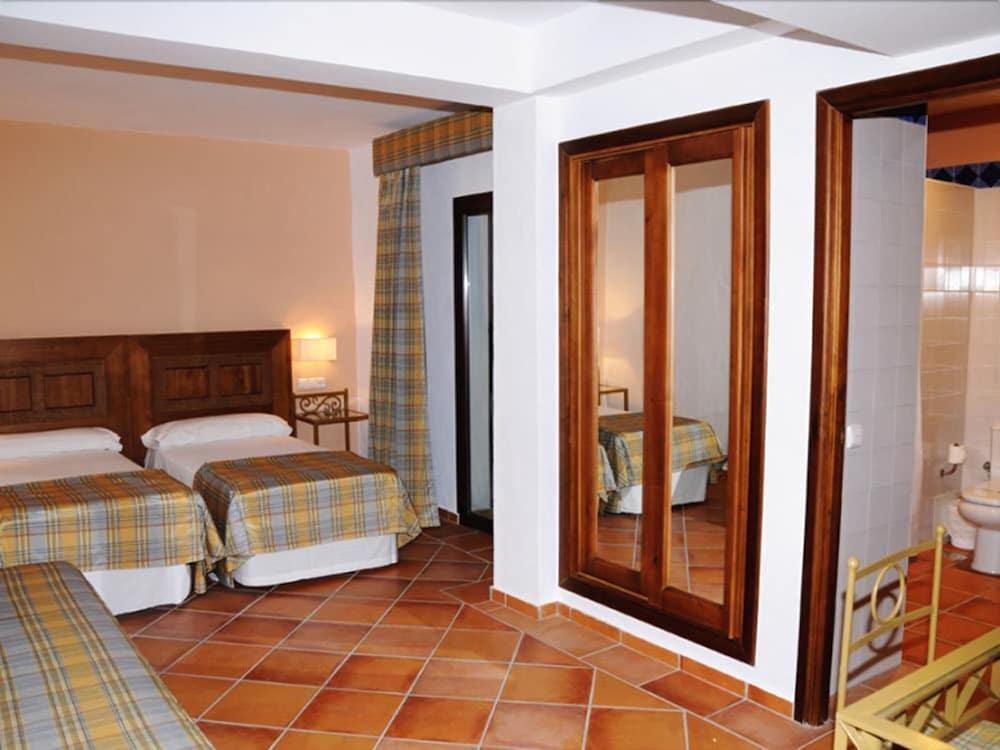Dona Lola Zahara 4*